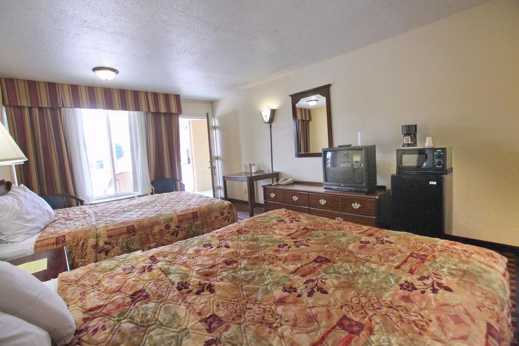 Regency Inn Pigeon Forge Room photo