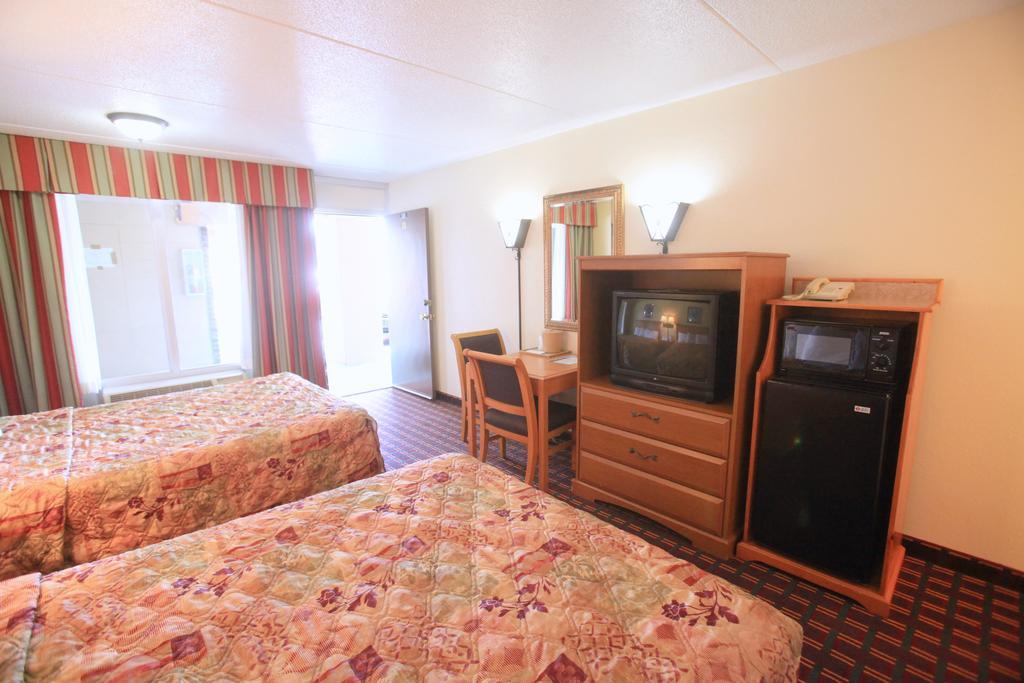 Regency Inn Pigeon Forge Room photo