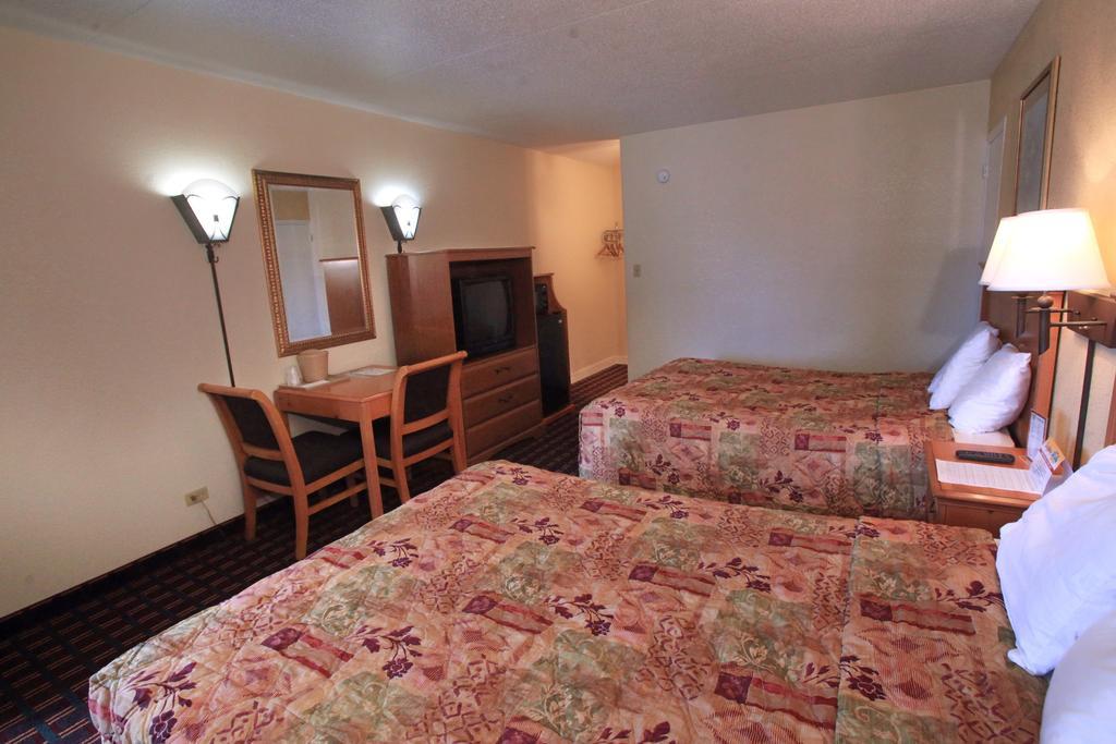 Regency Inn Pigeon Forge Room photo